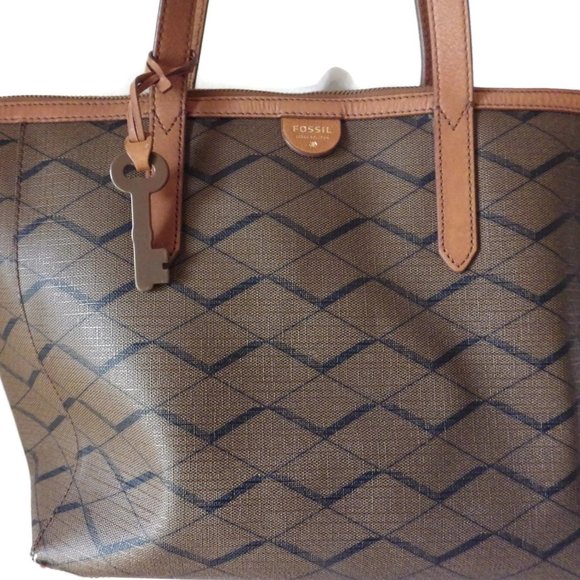 Beautiful FOSSIL Sydney Tote/ Brown Diamond Pattern/ Key/ Excellent Condition - Picture 2 of 9